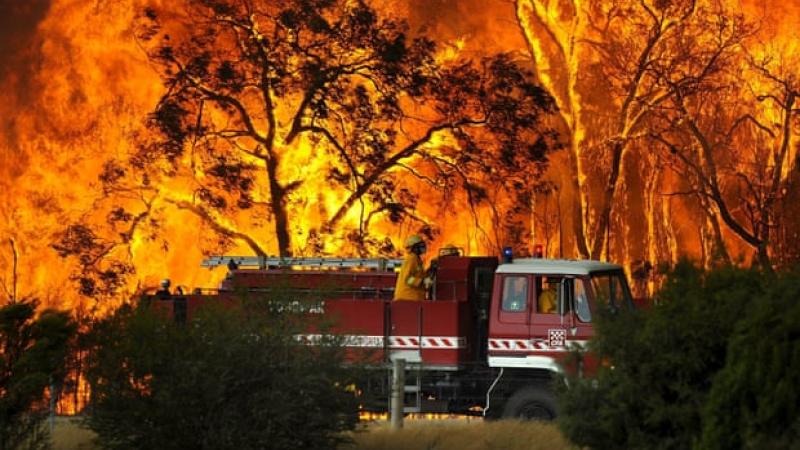 توقع الباحثون أن عدد أيام مخاطر الحريق "المرتفعة جدًا" يمكن أن تزيد بنسبة 200% عبر خمس مناطق في فيكتوريا، في ظل الإنبعاثات المرتفعة (الغارديان)