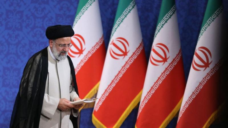 رئيس إيران إبراهيم رئيسي يعد بالحدّ من ارتفاع الإصابات بفيروس كورونا والسيطرة على التضخم وتحسين موارد المواطنين