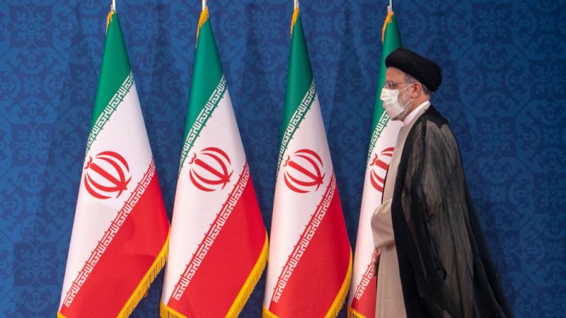 أبلغ الرئيس الإيراني ابراهيم رئيسي نظيره الفرنسي أن إيران جادة جدًا بشأن تأمين السلامة والحفاظ على الردع في منطقة الخليج وبحر عمان (غيتي)
