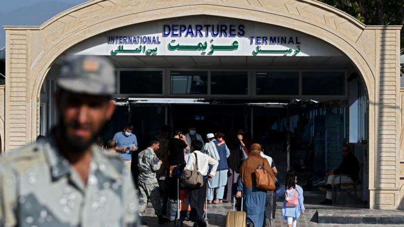 لم ترد أي تقارير تفيد بأي إجراءات انتقامية من قبل حركة طالبان في محيط مطار كابل ولم تمنع الحركة الراغبين بالمغادرة من التوجه إلى المطار 
