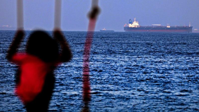 تتهم دول غربية إيران بتنفيذ الاعتداء على السفينة الإسرائيلية قبالة سواحل عُمان بطائرة مسيّرة (غيتي)