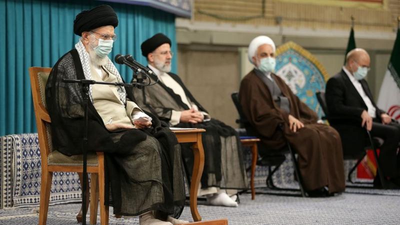أعلن خامنئي أن واشنطن تمرر مطالب كما لو كانت طهران التي انسحبت من الاتفاق (غيتي)