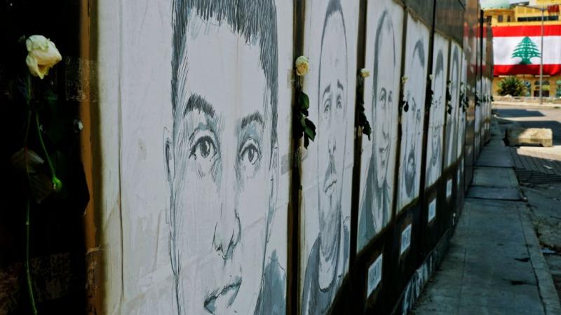 رسومات لضحايا انفجار المرفأ على جدران وسط بيروت التجاري (غيتي)