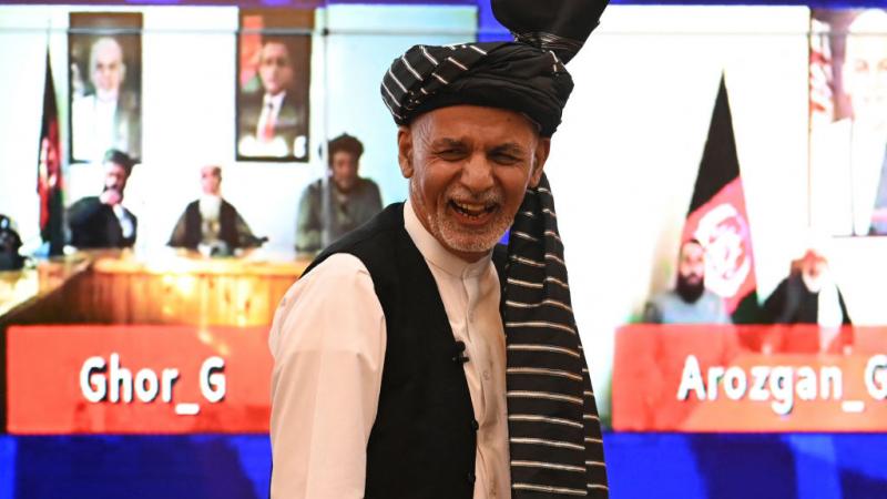 أكد الرئيس الأفغاني أشرف غني أنه غادر البلاد "لتجنب إراقة الدماء" على حد قوله (غيتي)