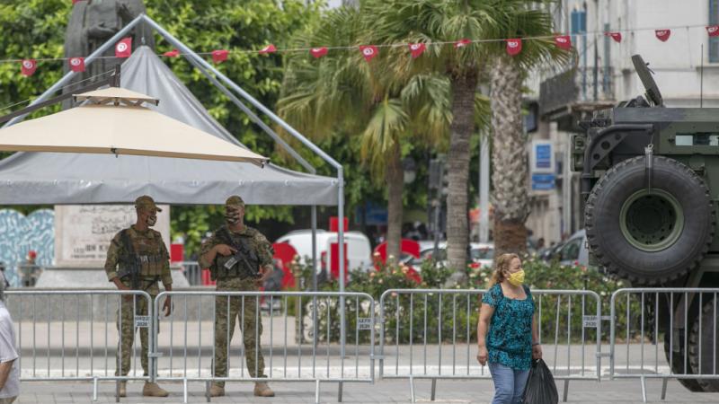 لا يزال الغموض مسيطرًا على المشهد السياسي في تونس (غيتي)