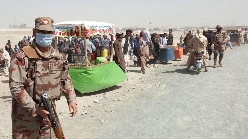 أعلنت وزارة الدفاع الأفغانية مقتل 112 عنصرًا من حركة طالبان بينهم 30 مقاتلًا من باكستان (غيتي)