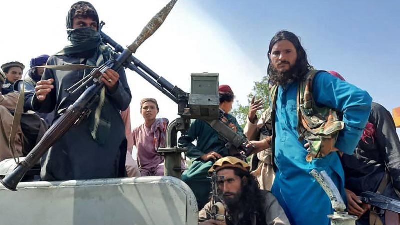 لن تقدر حركة طالبان على الرغم من سيطرتها على البلاد من التصرف في الاحتياطي المالي (غيتي)