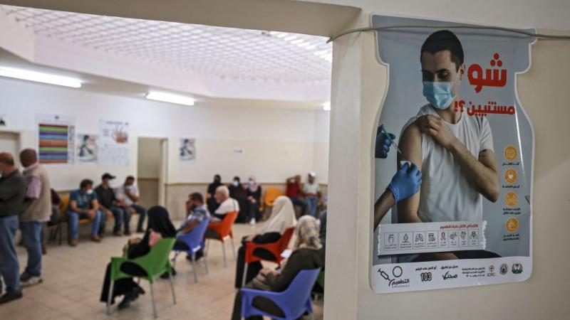 وزارة الصحة الفلسطينية أعلنت عن صرف مكافآت مالية، لتشجيع الجمهور على تلقي اللقاح المضاد للفيروس