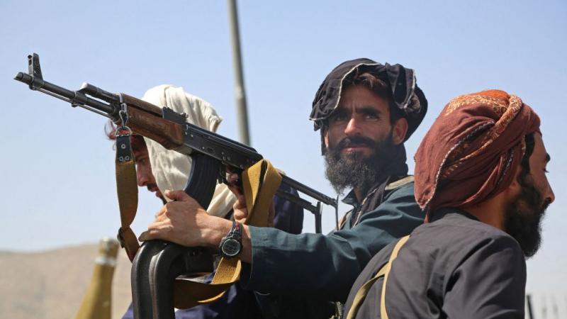 دعت حركة طالبان إلى معاودة العمل بعد يومين من استيلائها على السلطة في أفغانستان (غيتي)