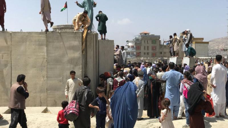 تغيّرت الحياة في العاصمة الأفغانية كابل سريعًا بعد دخول مقاتلي حركة طالبان إليها (غيتي