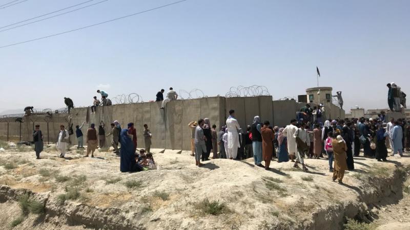 سقط قتيل في اشتباك وقع عند أحد مداخل مطار كابل