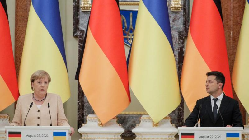 لقاء بين الرئيس الأوكراني والمستشارة الألمانية في كييف