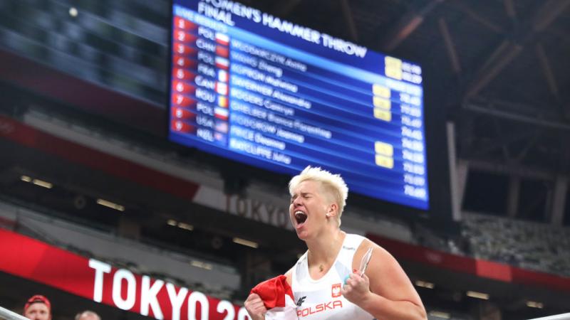  باتت البولندية فلودارتشيك أول سيدة تفوز بذهبية أولمبية في نفس المسابقة للمرة الثالثة على التوالي (غيتي)