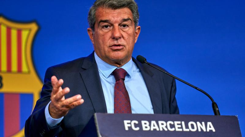 أشار رئيس برشلونة إلى أن الوضع المالي للنادي الذي ورثه من الإدارة السابقة بقيادة جوسيب ماريا بارتوميو كان "أسوأ كثيرًا" مما توقع (غيتي)