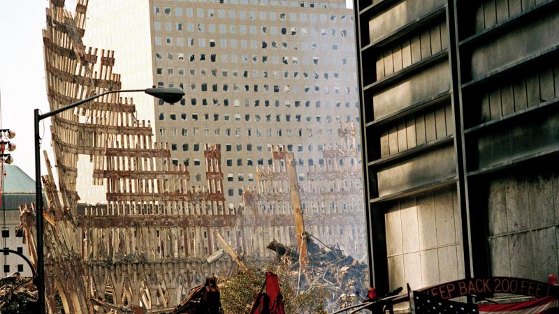 مبنى التجارة العالمي المدمّر بعد أحداث 11 سبتمبر.