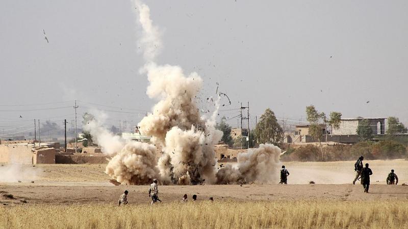 تعتبر الألغام والقنابل غير المنفجرة إحدى أكبر التحديات التي تواجه السلطات العراقية (غيتي)