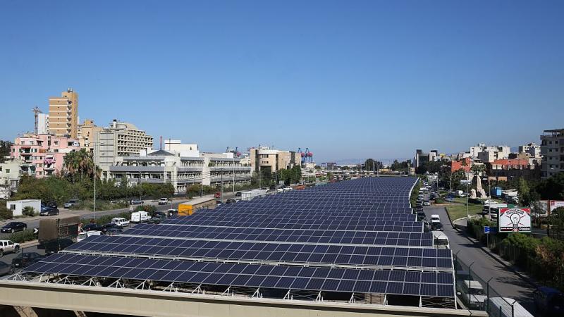 حل الطاقة المتجددة ليس جديدًا على لبنان والعالم (غيتي)