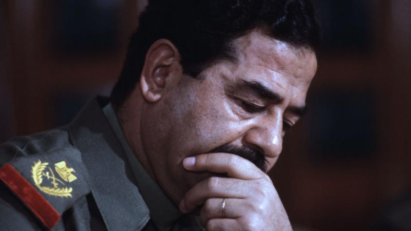 غزو الكويت هو الأمر الوحيد الذي ندم عليه صدام حسين بحسب جون نيكسون (غيتي)