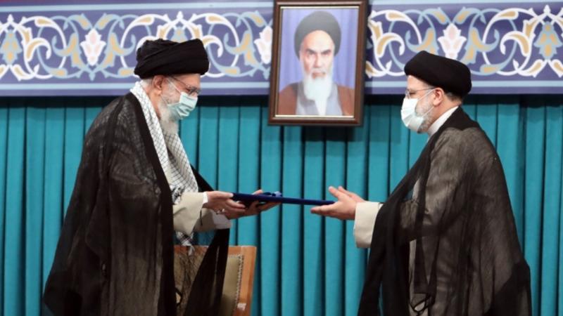 يخلف رئيسي المعتدل حسن روحاني الذي شغل ولايتين متتاليتين في منصب الرئاسة (وكالة ايرنا)