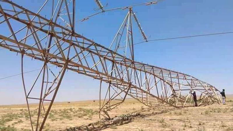 تستهدف مجموعات لا تزال مجهولة أبراج الطاقة الكهربائية في العراق وتفاقم أزمة انقطاع التيار الكهربائي الموجودة أصلًا، والأزمة تعود أيضاً إلى مشكلات الطلب المرتفع.