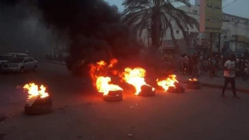 سقط ثلاثة قتلى وعشرات الجرحى في الاحتجاجات في عدن (تويتر)
