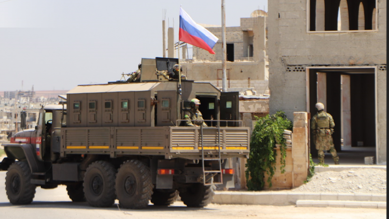 دخول الشرطة العسكرية الروسية إلى أحياء درعا البلد (تجمع أحرار حوران - فيسبوك)