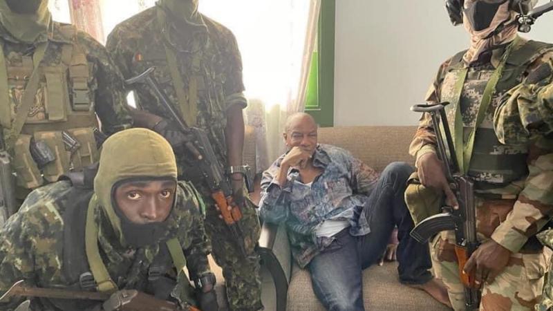 إلقاء القبض على الرئيس الغيني ألفا كوندي (مواقع التواصل)