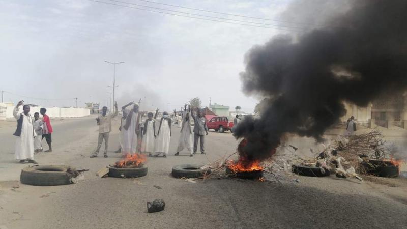 يطالب المحتجون بإلغاء مسار شرق السودان