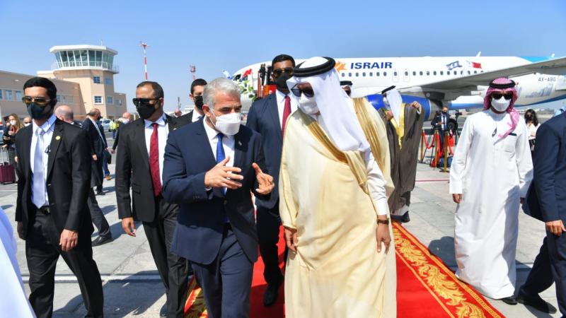 جانب من زيارة وزير الخارجية الإسرائيلي يائير لابيد إلى المنامة 