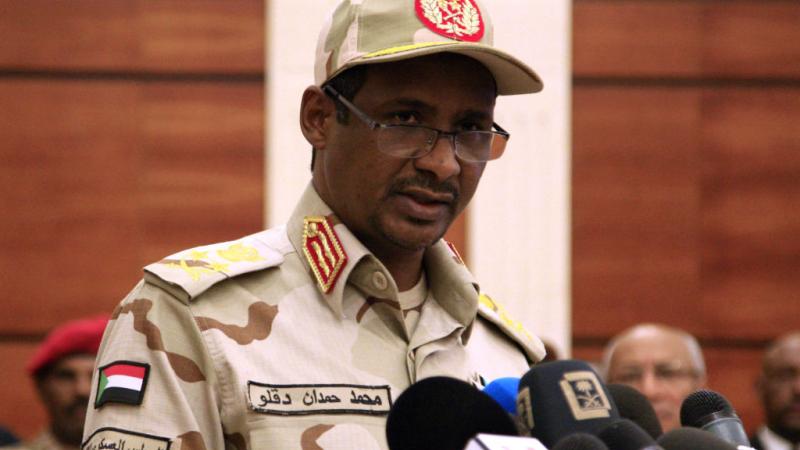 أعلن حميدتي أن محاولة الانقلاب الفاشلة في السودان تم الإعداد لها منذ 11 شهرًا (غيتي) 