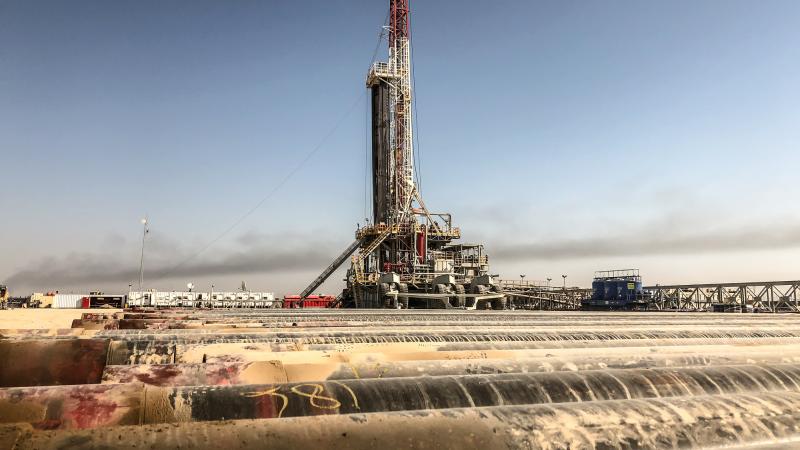 يمتلك العراق احتياطات هائلة من النفط والغاز لكنه يعاني باستمرار من انقطاع التيار الكهربائي 