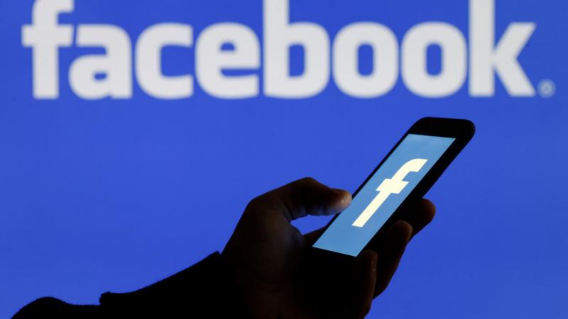 بررت "فيسبوك" رفضها نشر المعلومات بوجود انتهاك لقانون أميركي يمنع شركات الاتصالات الإلكترونية من الكشف عن رسائل المستخدمين (أرشيف-غيتي)