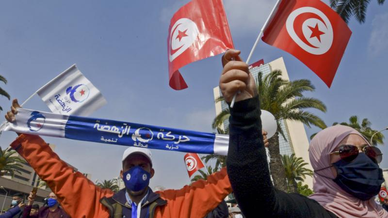 تشهد حركة النهضة التونسية انقسامات عميقة منذ إجراءات الرئيس قيس سعيّد تجلّت قبل شهر بإقالة مكتبها التنفيذي (غيتي)