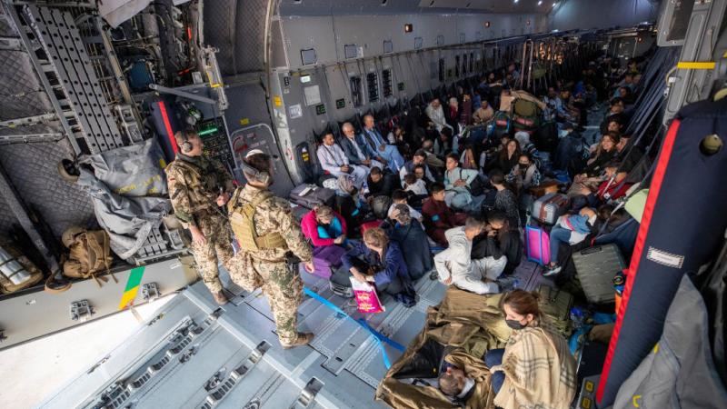 استخدمت ألمانيا مطار أوزباكستان أيضًا خلال عمليات إجلاء المواطنين من أفغانستان (غيتي)