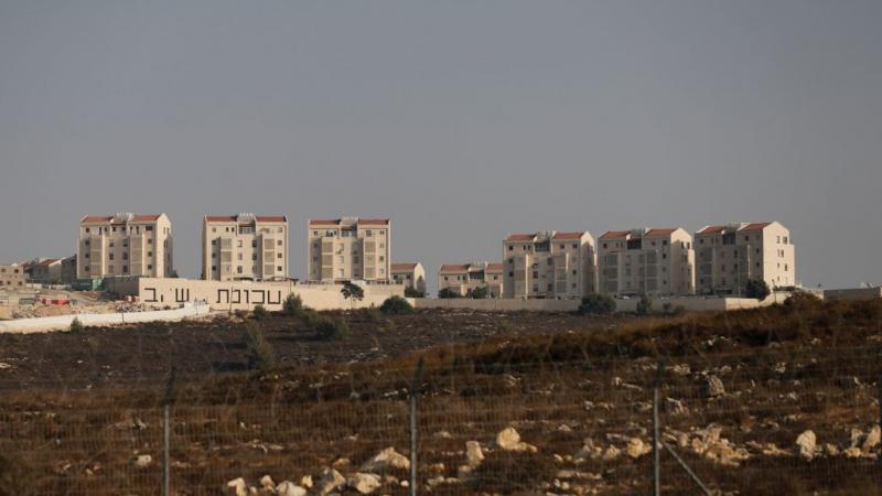 صادقت سلطات الاحتلال الإسرائيلي على بناء أكثر من خمسة آلاف وحدة استيطانية منذ مطلع العام الجاري (غيتي)