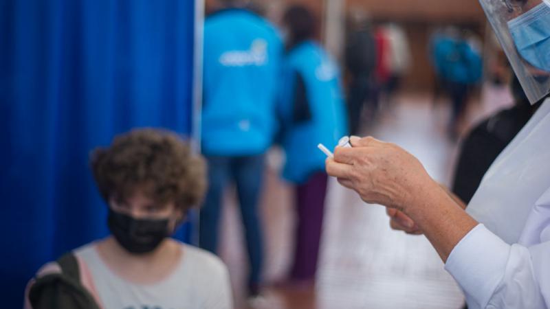الرئيس الأميركي جو بايدن يضغط من أجل إعطاء جرعات معززة من اللقاحات (غيتي)