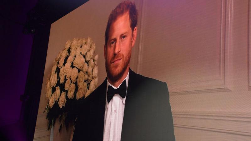 شارك الأمير هاري في حفل "جي كيو" لتوزيع جوائز رجال العام في لندن افتراضيًا من الولايات المتحدة (غيتي)