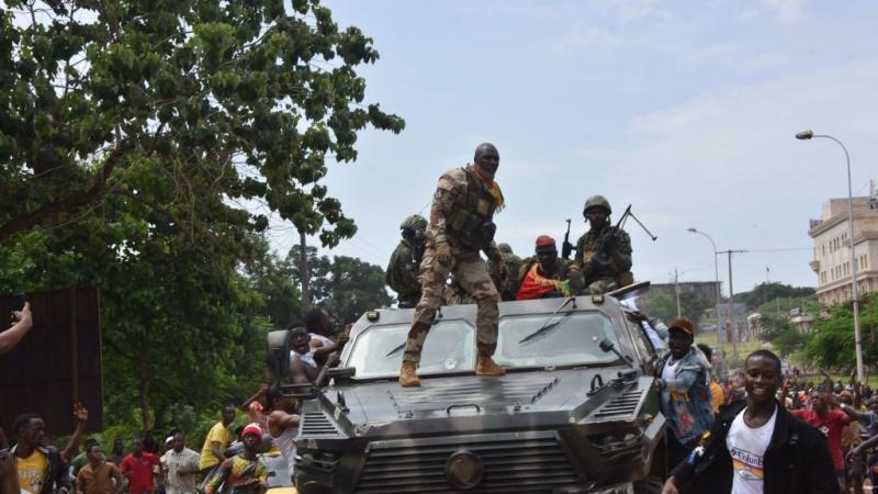 حضّ قاد الانقلاب جميع الوحدات العسكرية في الداخل على التزام الهدوء وتجنب التحركات نحو كوناكري