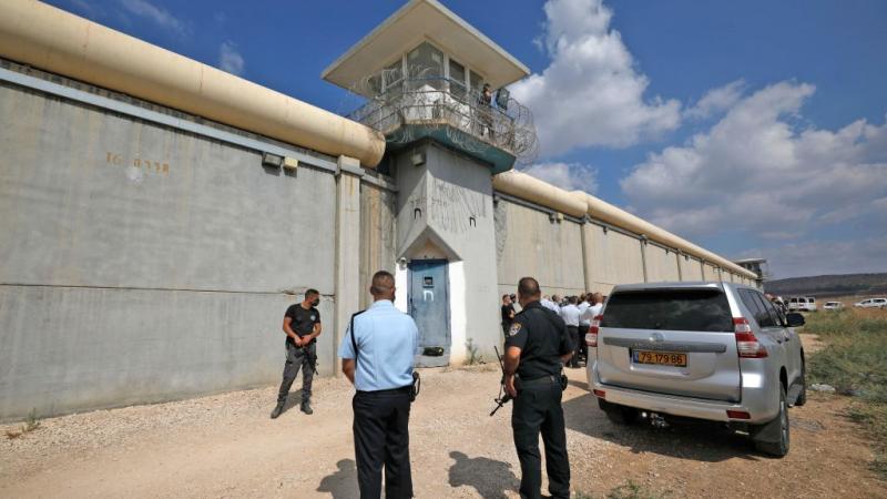 شددت سلطات السجون الإسرائيلية من إجراءاتها بحق أسرى حركة الجهاد الإسلامي بشكل خاص 
