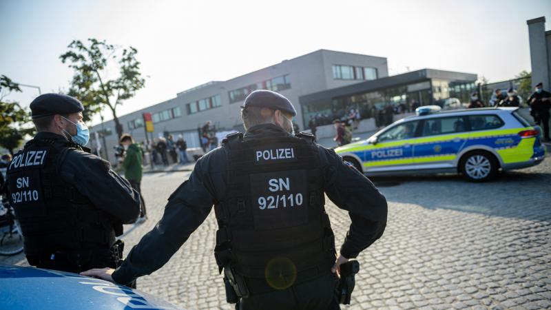 انتشار أمني مكثف للشرطة في محيط كنيس هاغن بغرب ألمانيا (أرشيف – غيتي)