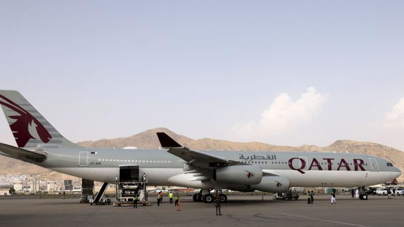 تقل الطائرة أكثر من 230 راكبًا بينهم أفغان وأميركيون وأوروبيون