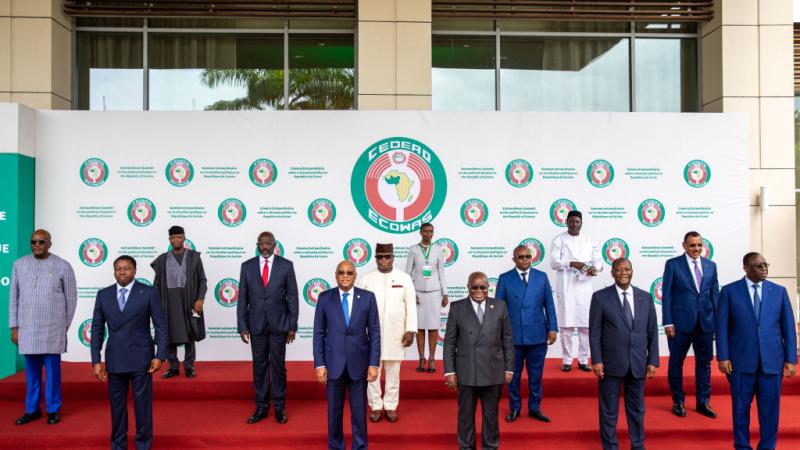 جمّد قادة غرب إفريقيا الأصول المالية لأعضاء المجلس العسكري في غينيا (غيتي) 