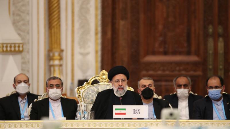 الرئيس الإيراني إبراهيم رئيسي خلال القمة الحادية والعشرين لمنظمة شنغهاي