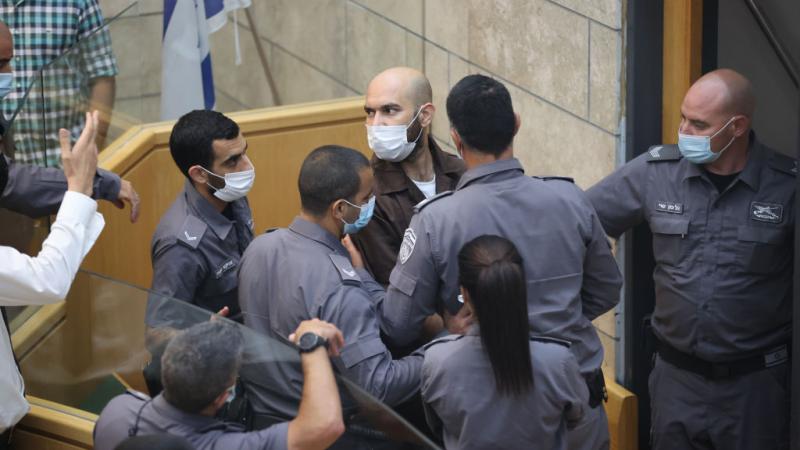 مدّدت محكمة الصلح الإسرائيلية في الناصرة اعتقال الأسيرين كممجي وانفيعات لعشرة أيام بعد عرضهما عليها (غيتي)