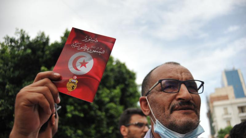 اعتبر رئيس حركة النهضة راشد الغنوشي قرارات الرئيس التونسي قيس سعيّد بمثابة إلغاء للدستور