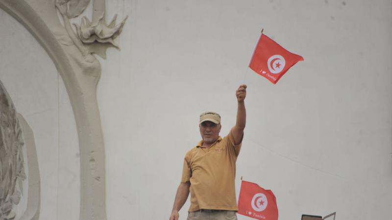 أثارت قرارات الرئيس التونسي موجة رفض واسعة داخل تونس (غيتي)