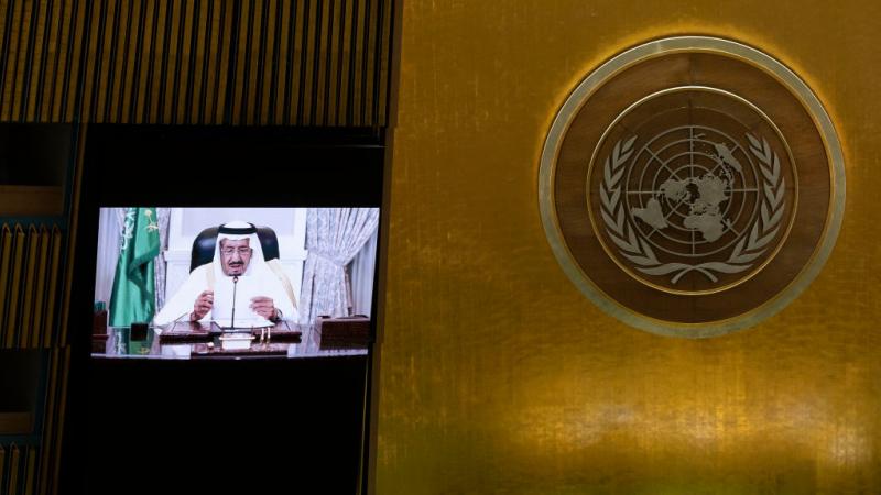 الملك سلمان بن عبد العزيز آل سعود يلقي كلمة السعودية في الدورة الـ 76 للجمعية العامة للأمم المتحدة (غيتي)