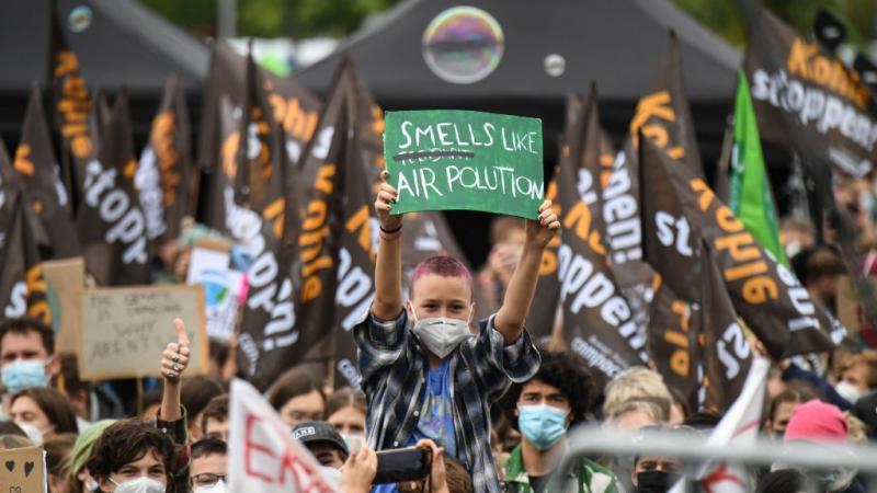 مسيرات تجوب مواقع مختلفة حول العالم للاحتجاج على التغير المناخي 