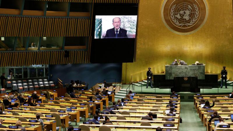 الرئيس اللبناني ميشال عون أمام الجمعية العامة للأمم المتحدة في رسالة مسجلة بالفيديو (غيتي)