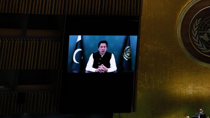 رئيس الوزراء الباكستاني يتهم نظيره الهندي بأنه يريد "القضاء على مسلمي الهند" (غيتي)